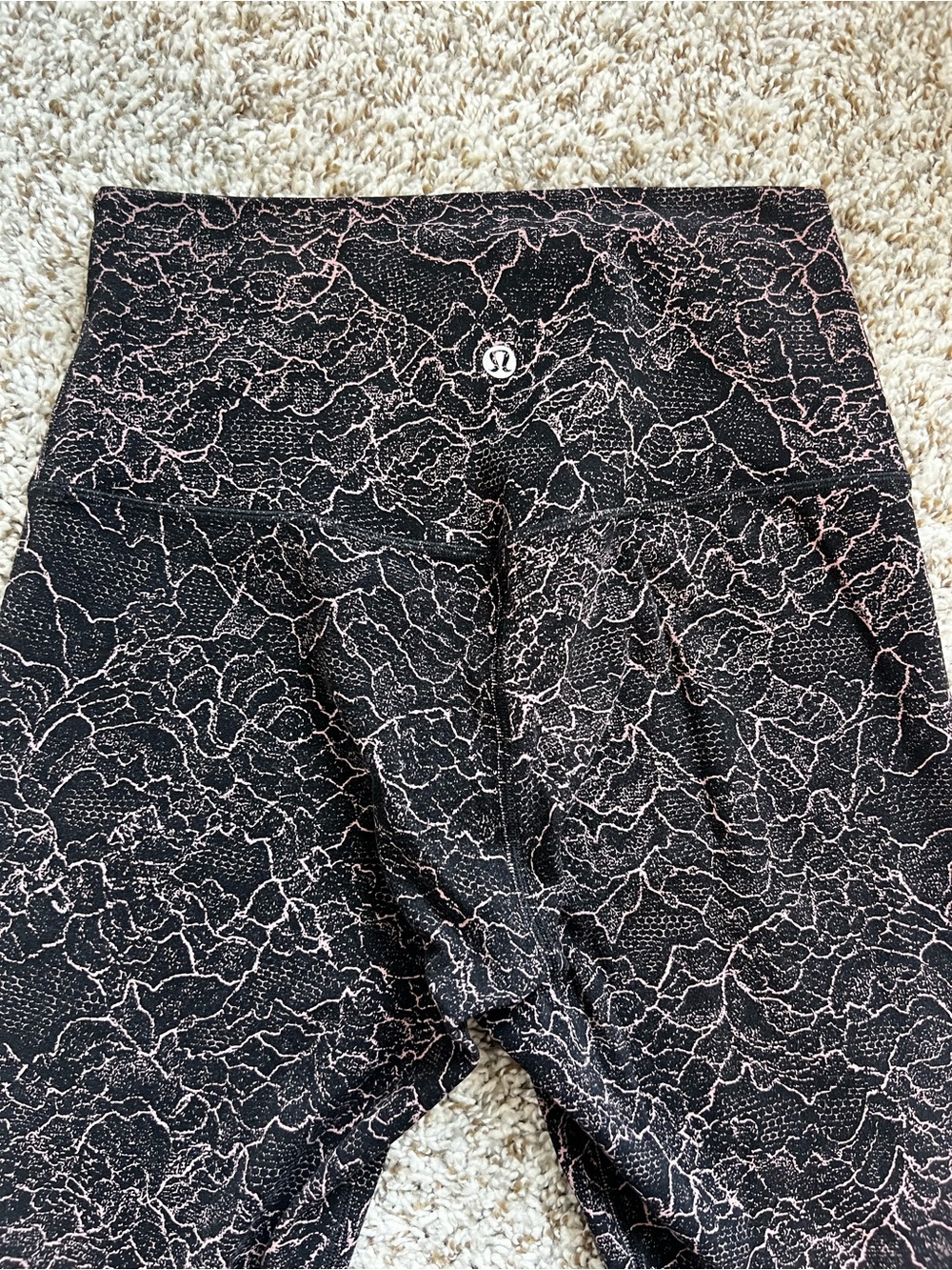 Lululemon Align Pant *Full Length 28"
Lacescape Spanish Rose Black Sz 6 - Picture 8 of 10